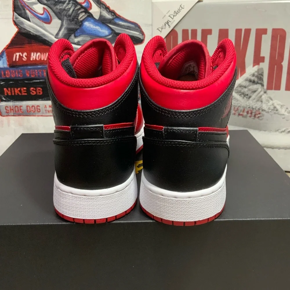 Nike Air Jordan 1 Mid GS 'Reverse Bred' Gym Red/Black 554725-660 Size 6.5Y/8W - Picture 6 of 11